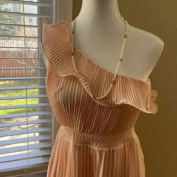 Size[M]American Rag Cie  One Shoulder Pleated MIDI Nude/Pink Dress - Picture 3 of 7